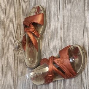 Merrell metallic copper open toe woman sandals size 10